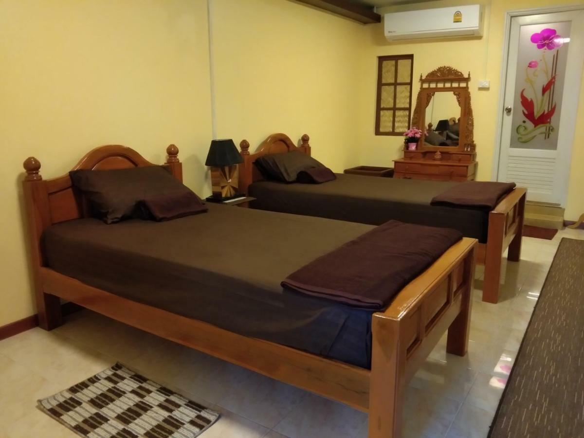 Ruan Ben Ja Don Mueang,Bangkok Hostel Exterior photo