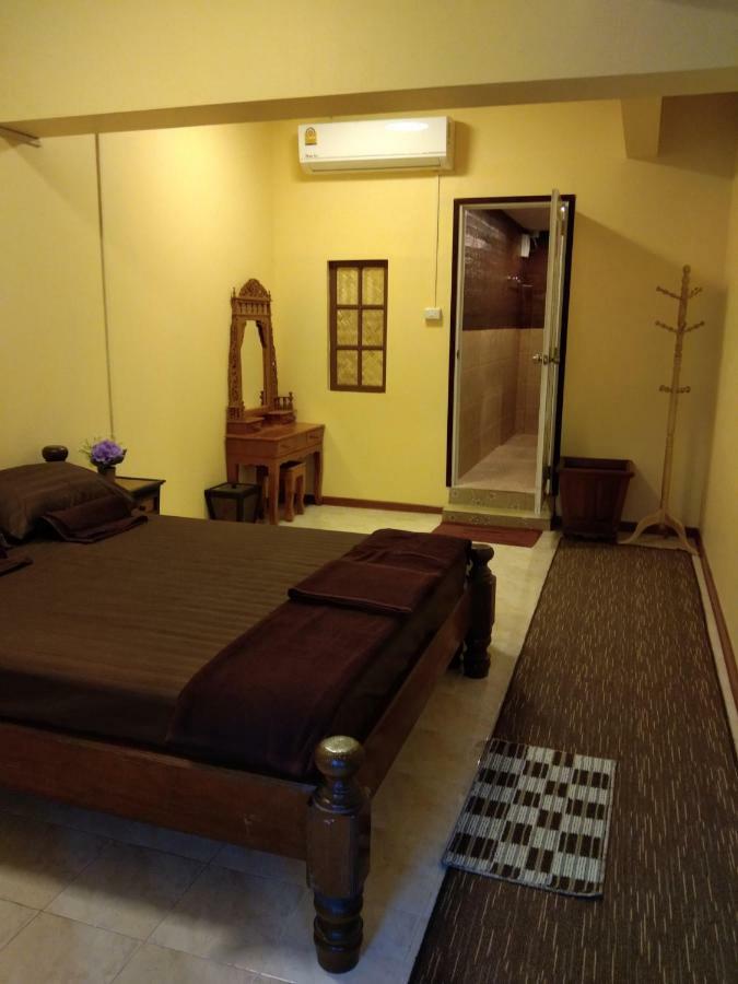 Ruan Ben Ja Don Mueang,Bangkok Hostel Exterior photo